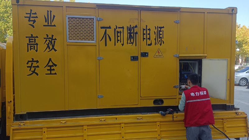 谯城柴油发电机组和UPS电源配合使用时，如何避免切换过程中的电力中断？