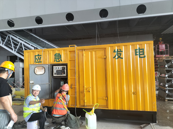谯城怎样判断空气滤清器是否需要更换？